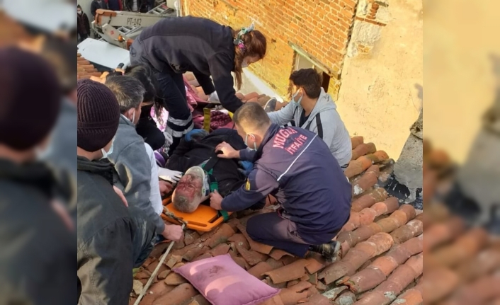 Milas'taki 62 Yaşındaki Adam Çatı Tamiratı Sırasında Aşağı Düştü