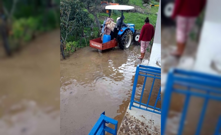 Milas'ta Sağanak Yağış Sonrası Su Baskınları Yaşandı