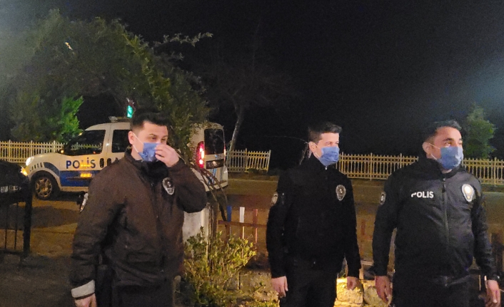 Bıçaklı Kavga İhbarına Giden Polis Ekiplerine Sürpriz Kutlama