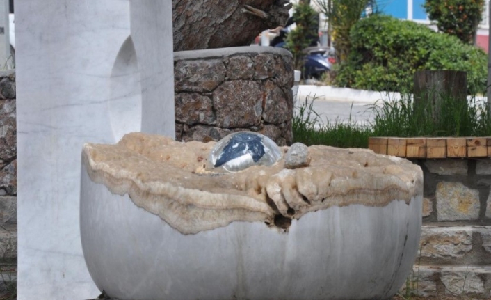 Datça'da Heykelin Aynasını Kıran Çocuktan Şikayetçi Olunmadı