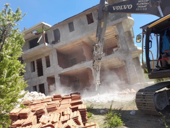 Datça'da İmara Aykırı Binaların Yıkımına Devam Ediliyor