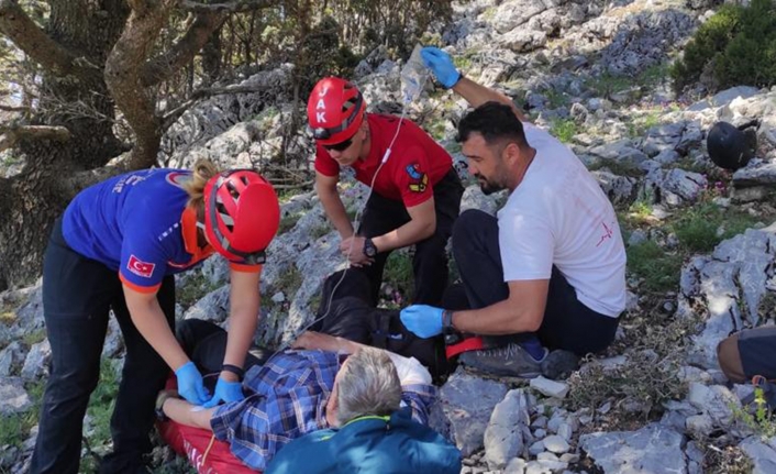 Fethiye'de Yedek Paraşütü Açılan İngiliz Turist Kayalıklara Düştü