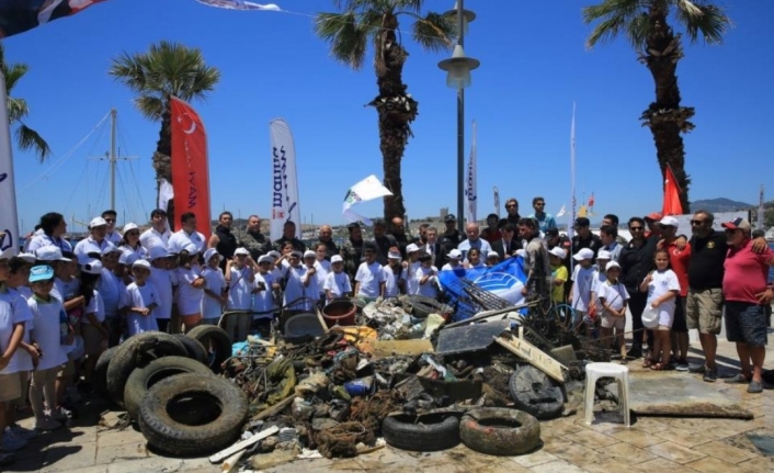 Bodrum'da 25 Dalgıçla Deniz Dibi Temizliği Yapıldı
