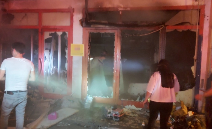 Datça'da Bir Zincir Market Şubesinde Çıkan Yangın Korkuttu
