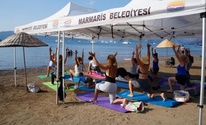 Dünya Yoga Günü, Marmaris'teki Halk Plajında Kutlandı
