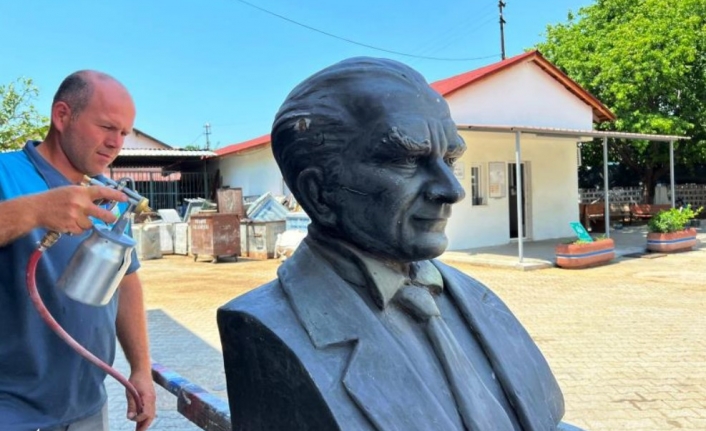 Fethiye'deki Atatürk Büstleri Yenilendi