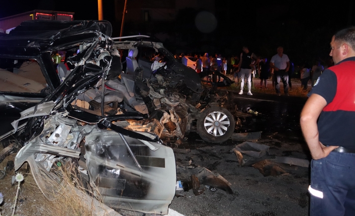 Ortaca'da Feci Kaza! Minibüs TIR’ın Altına Girdi, Minibüs Şoförü Ağır Yaralandı