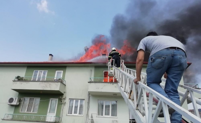 Kavaklıdere'de Yangın: 2 Ev Kullanılamaz Hale Geldi
